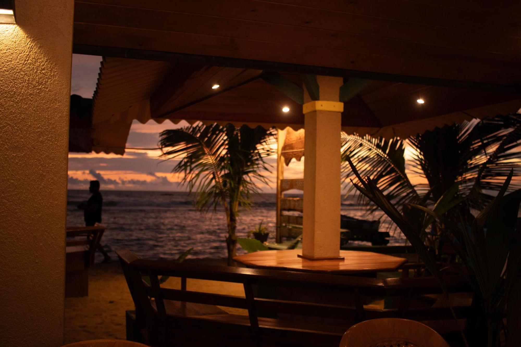 Hotel Coconut Bar Sea Lodge 贝鲁沃勒 外观 照片