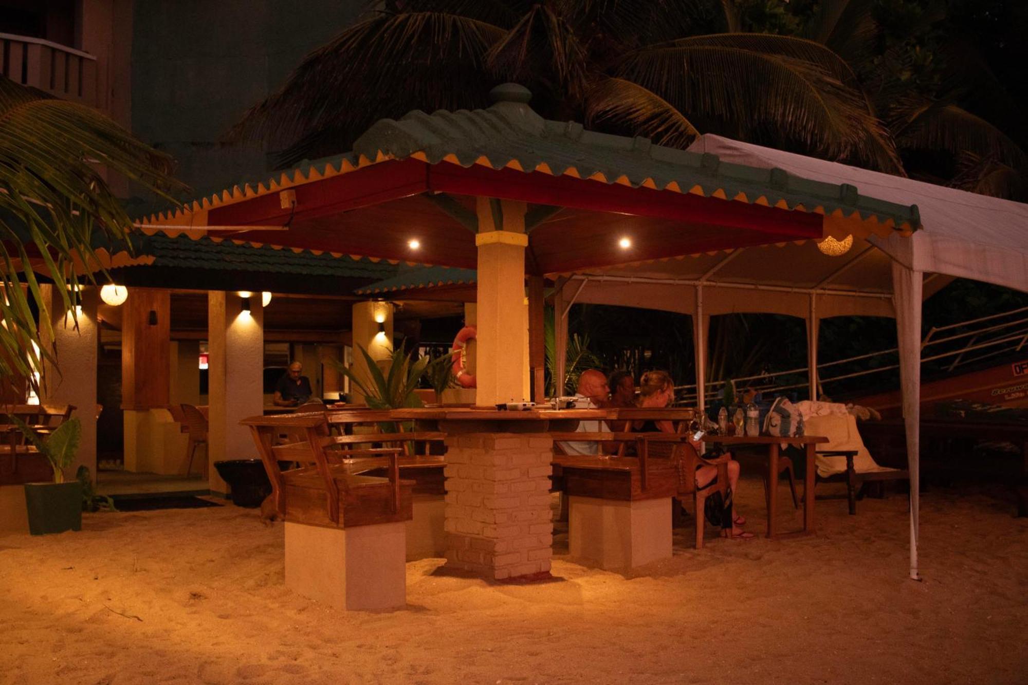 Hotel Coconut Bar Sea Lodge 贝鲁沃勒 外观 照片