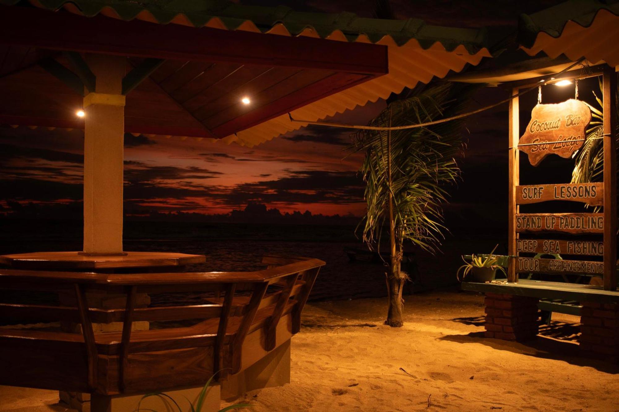Hotel Coconut Bar Sea Lodge 贝鲁沃勒 外观 照片
