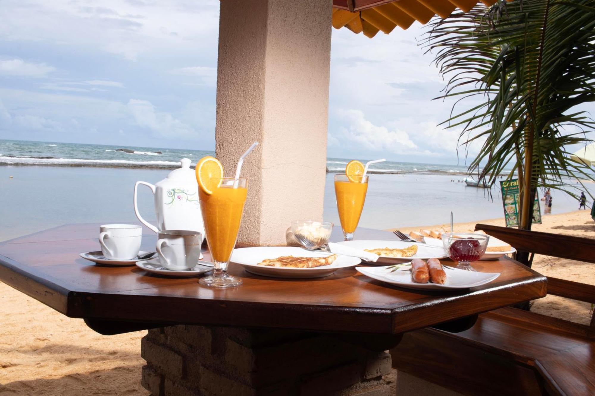 Hotel Coconut Bar Sea Lodge 贝鲁沃勒 外观 照片