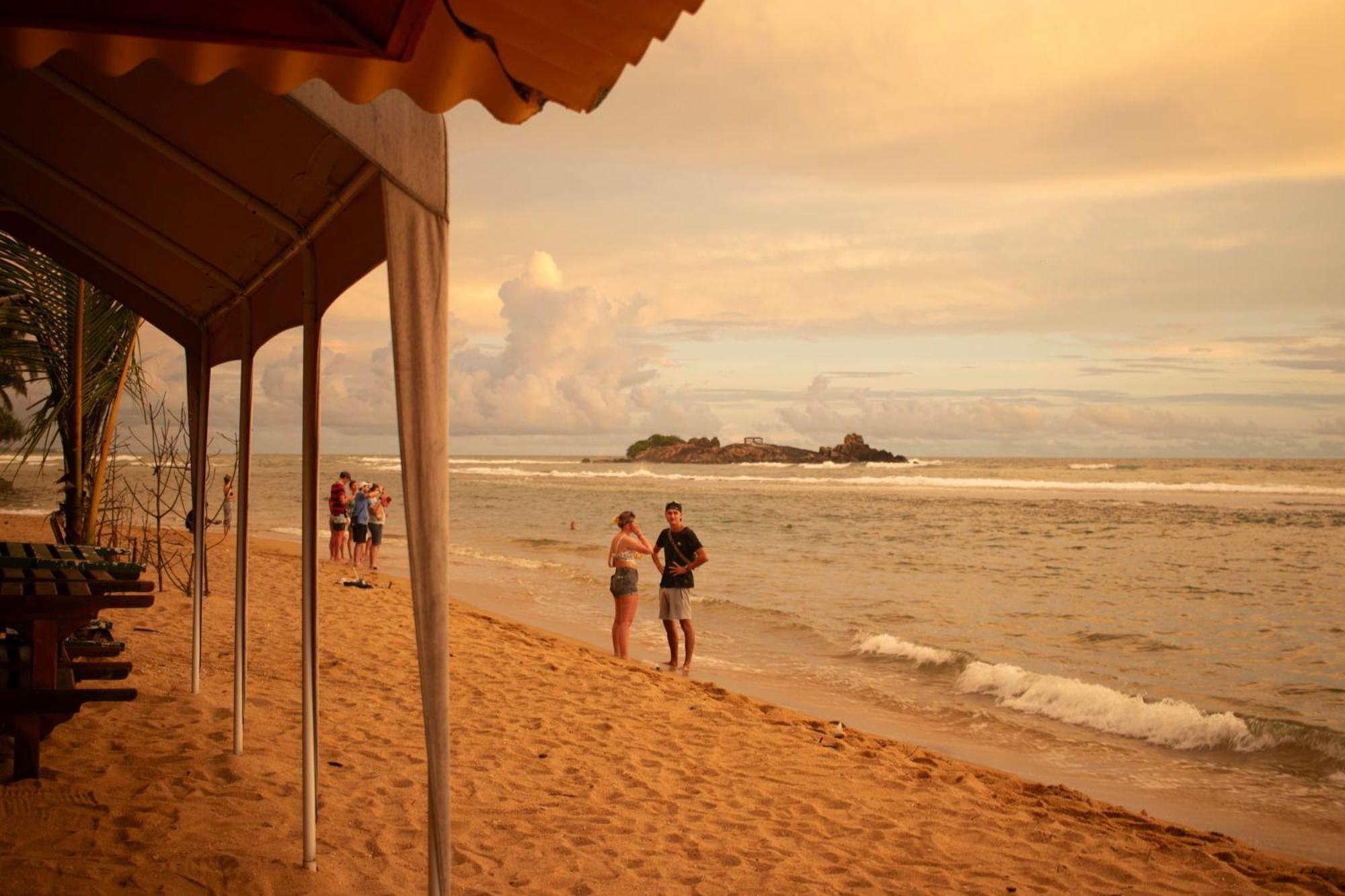 Hotel Coconut Bar Sea Lodge 贝鲁沃勒 外观 照片