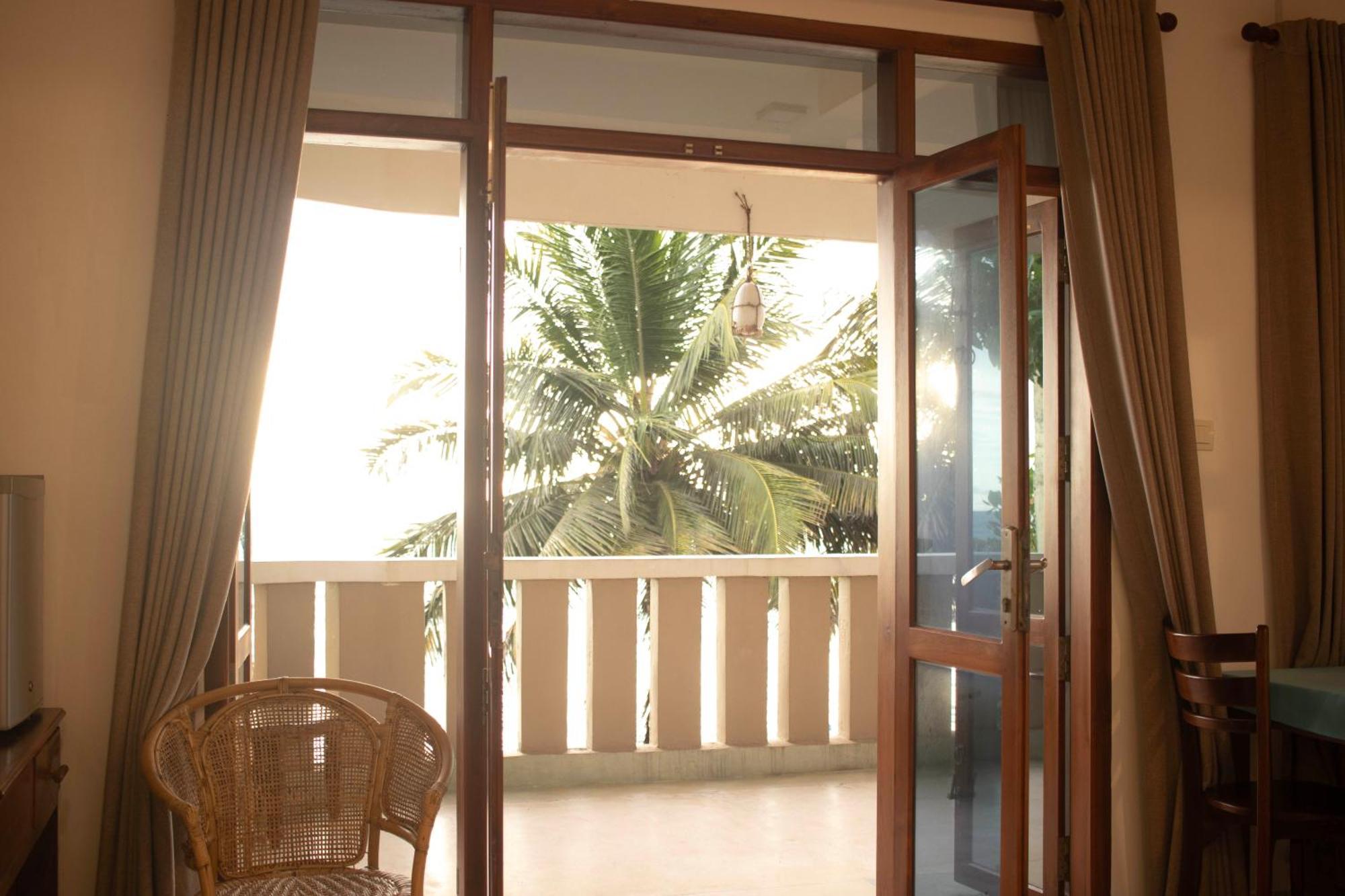 Hotel Coconut Bar Sea Lodge 贝鲁沃勒 外观 照片