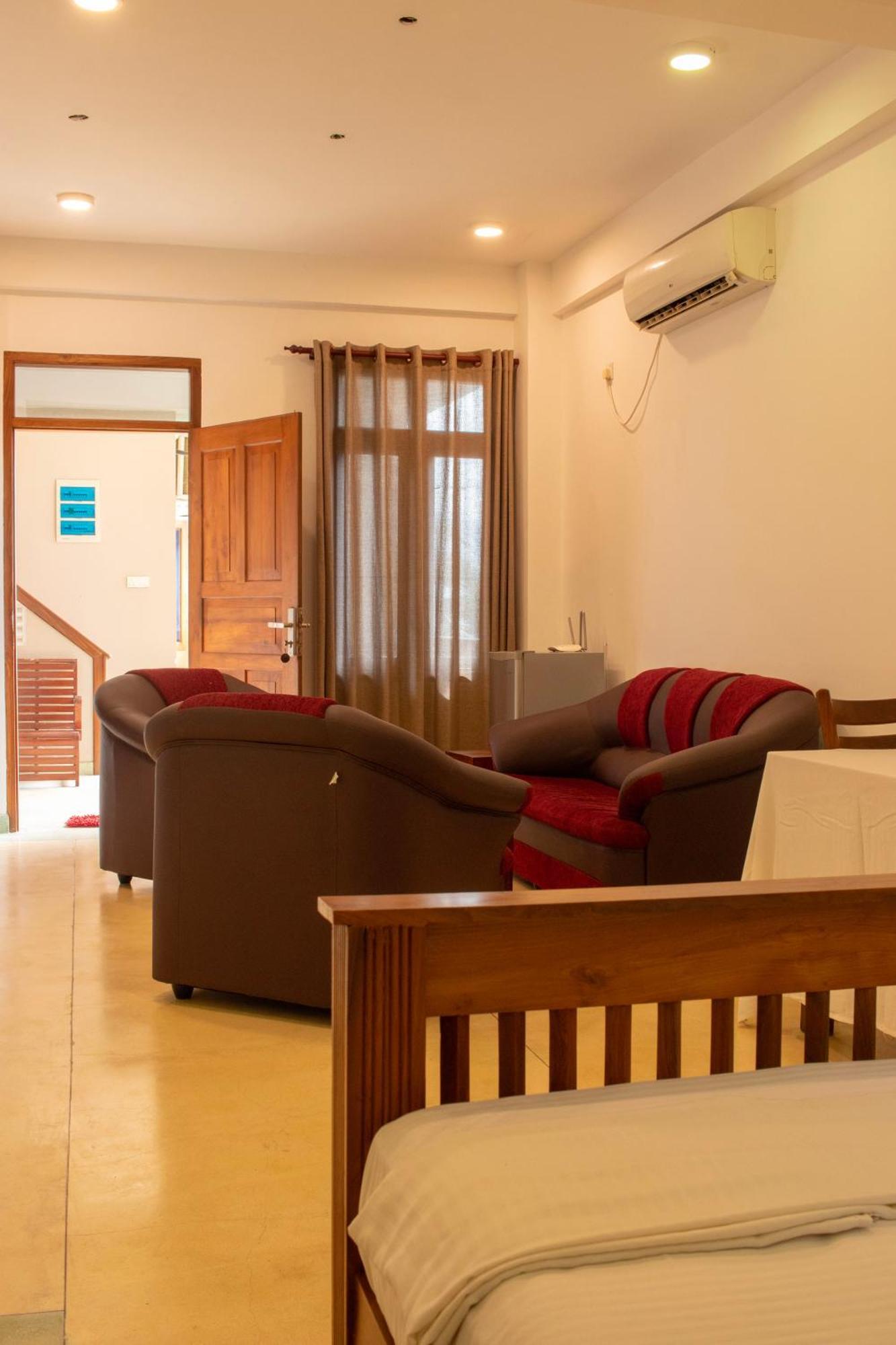 Hotel Coconut Bar Sea Lodge 贝鲁沃勒 外观 照片