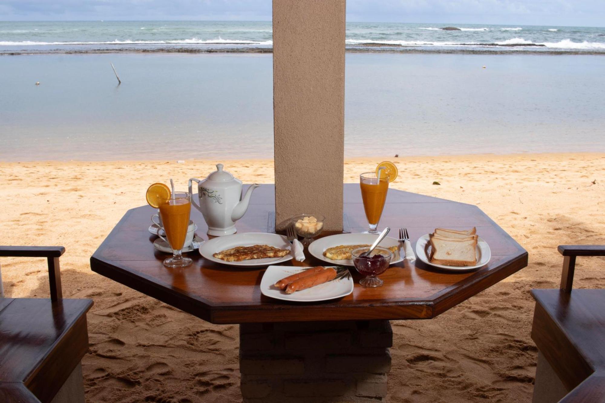 Hotel Coconut Bar Sea Lodge 贝鲁沃勒 外观 照片
